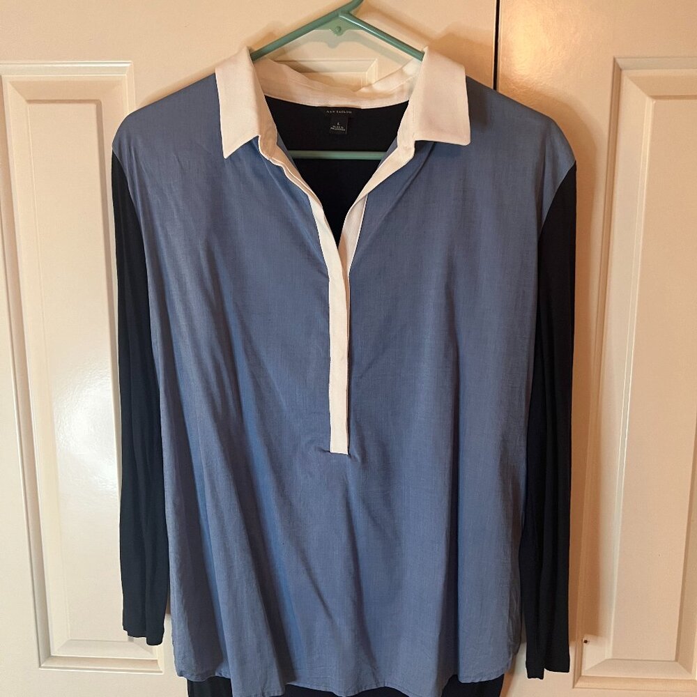 Ann Taylor Navy/Chambray V-neck Large